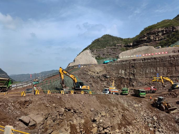 黄河古贤水利枢纽工程施工现场(记者柴秀丽 摄).png