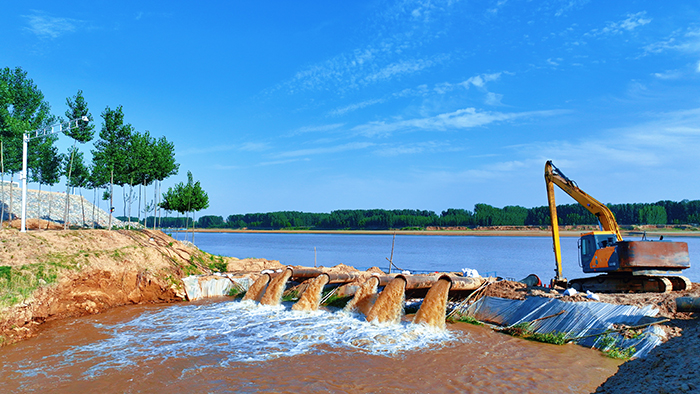 范县邢庙闸引水保夏种灌溉_田晓倩摄.jpg