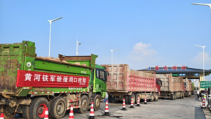 驰援周口抢险.jpg